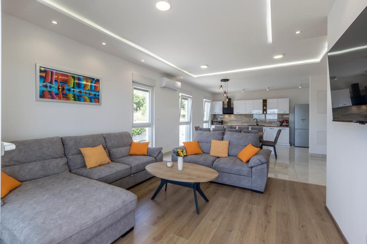 Luxury Villa La Nonna Ana - Heated Pool, Sea View, Near Split Kaštela Εξωτερικό φωτογραφία
